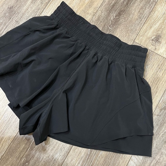 Lululemon Shake It Out High-Rise Running Short 2.5" NWOT - Picture 4 of 11